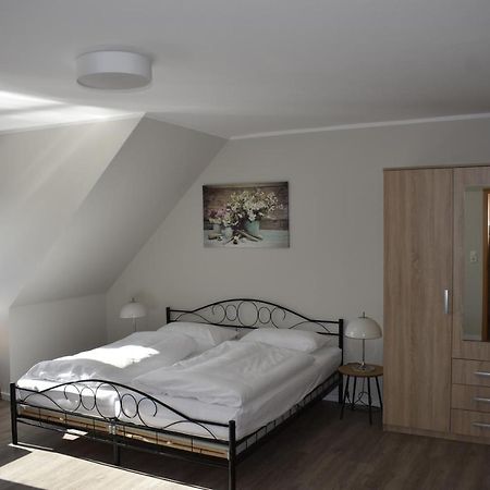 Pension Zur Schleuse Garni Am Elbe Luebeck - Kanal In Witzeeze Exteriör bild
