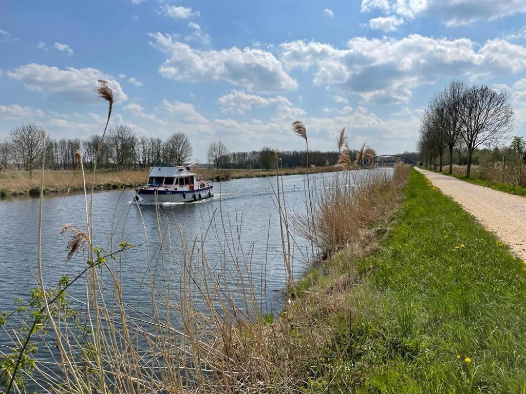 Pension Zur Schleuse Garni Am Elbe Luebeck - Kanal In Witzeeze Exteriör bild