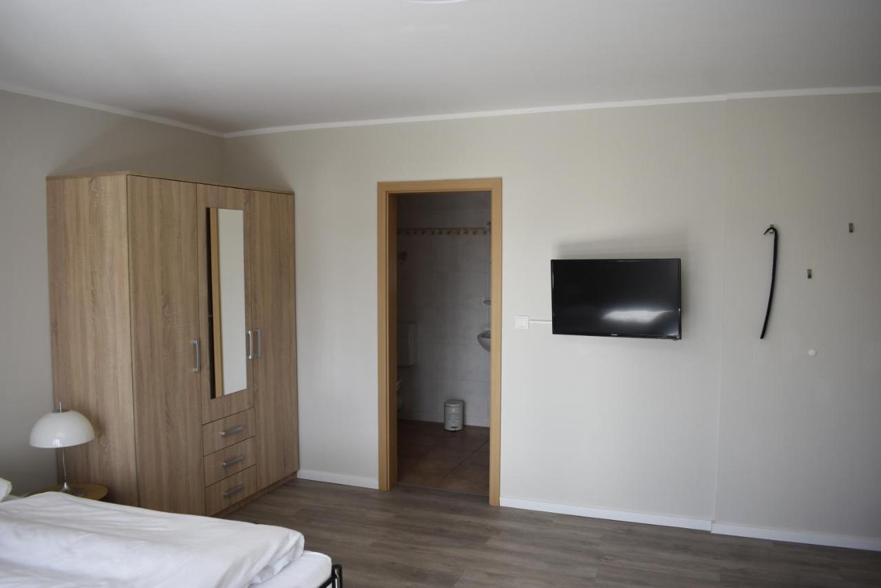 Pension Zur Schleuse Garni Am Elbe Luebeck - Kanal In Witzeeze Exteriör bild