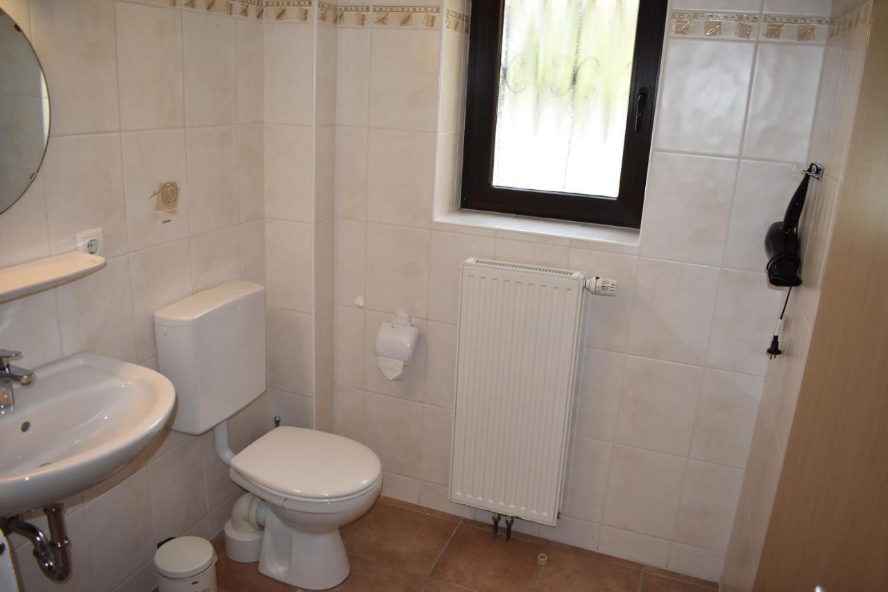 Pension Zur Schleuse Garni Am Elbe Luebeck - Kanal In Witzeeze Exteriör bild