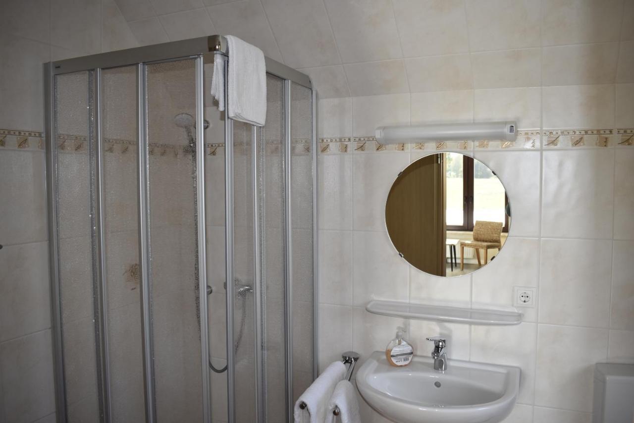 Pension Zur Schleuse Garni Am Elbe Luebeck - Kanal In Witzeeze Exteriör bild
