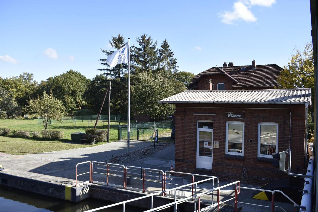 Pension Zur Schleuse Garni Am Elbe Luebeck - Kanal In Witzeeze Exteriör bild